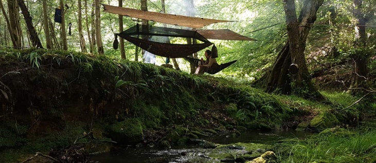 bushcraft-foraging-summer-shelter